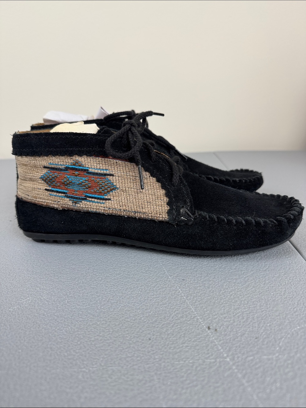 Minnetonka El Paso Ankle Boot Moccasin. Size 8. - Picture 5 of 12